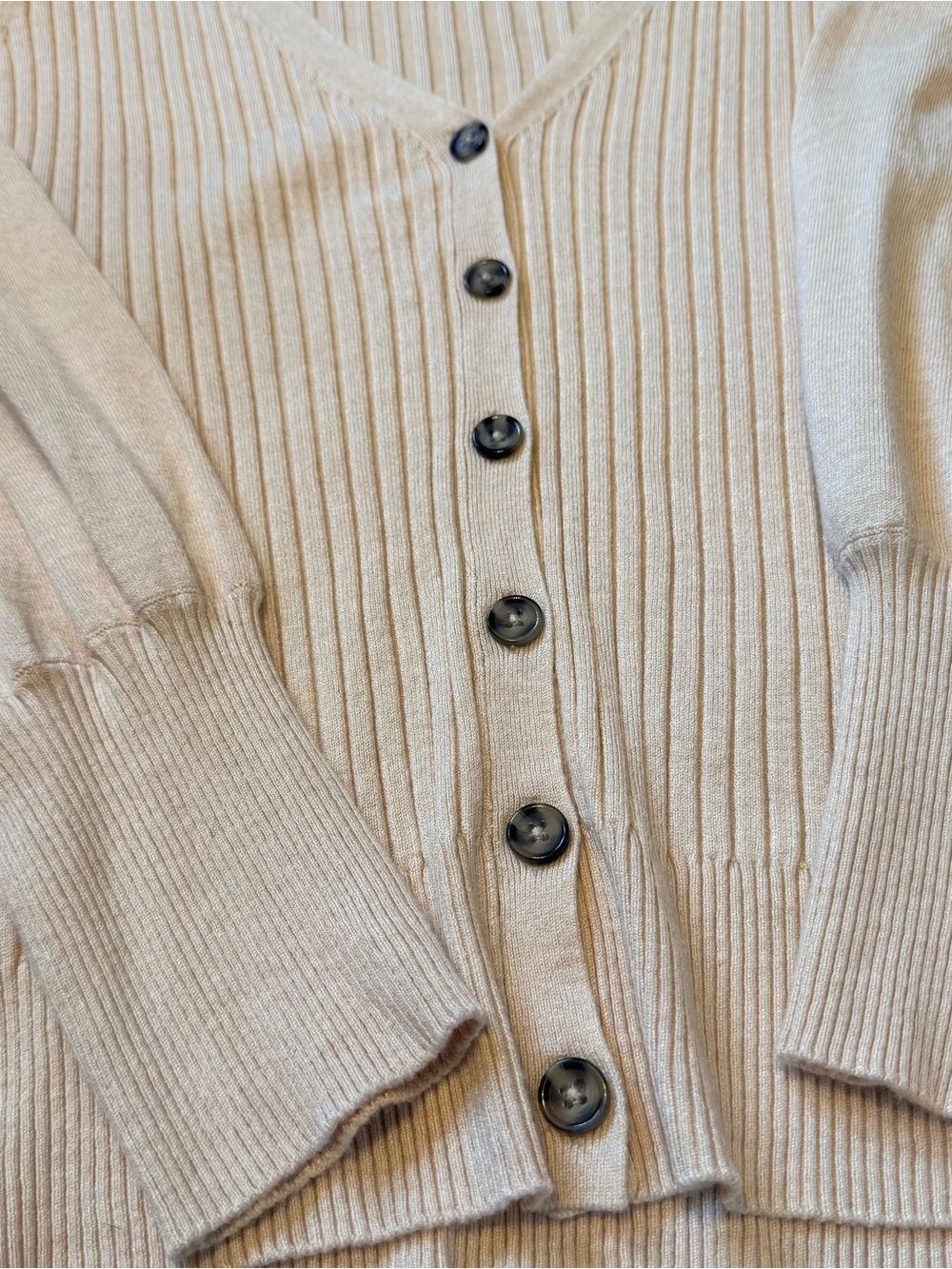 NWOT Medium Cream Ribbed Button-Front V-Neck Sweater - Picture 5 of 7